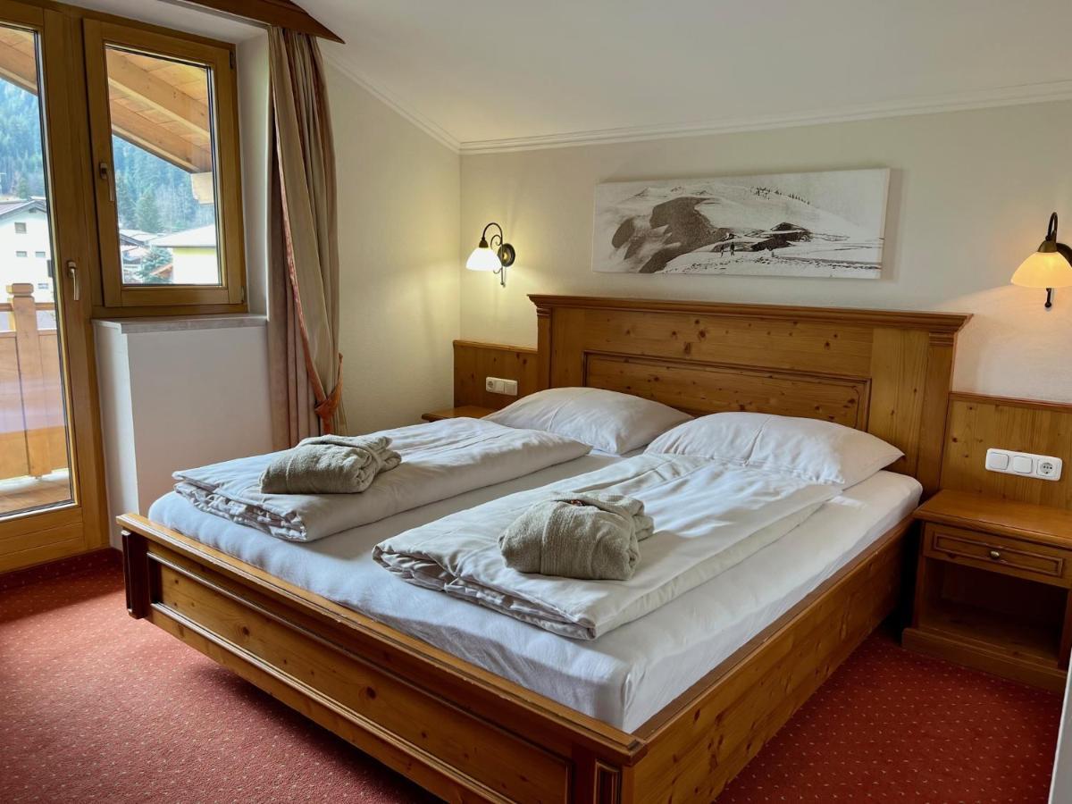Loipenstubn Hotel Brixen im Thale Exterior photo